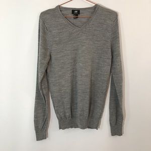 H & M Grey Long Sleeve V-Neck Sweater
